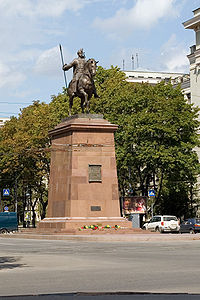 Памятник основателям Харькова. Конная статуя казака Харько работы Зураба Церетели.