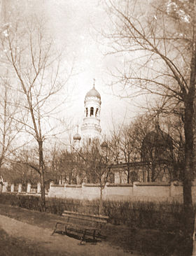 Фото храма с новой колокольней 1911 года со стороны Мироносицкой площади.
