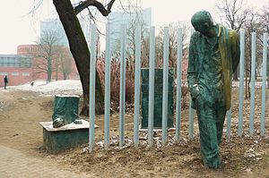 Не-Памятник, Парк Яна Домбровского